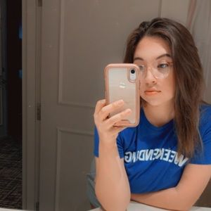 Meet your Posher, April